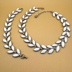 Trifari White VTG Leaf Necklace and Bracelet Set